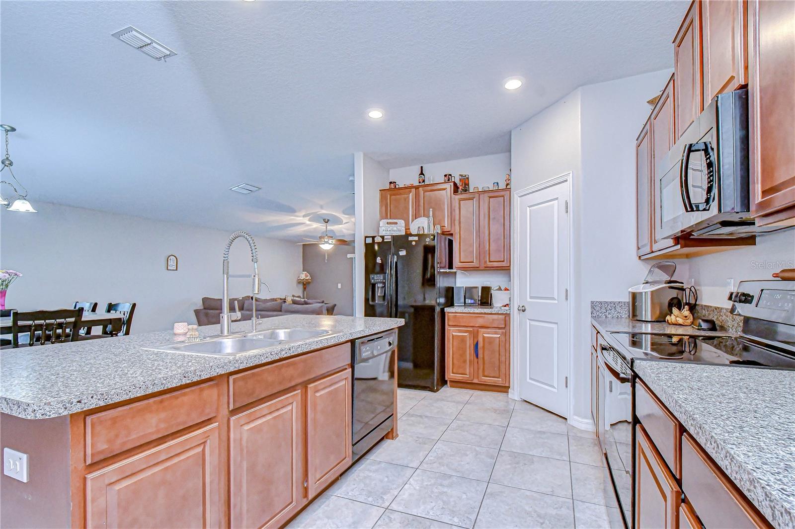 6823 HAZELNUT SPICE DR, SUN CITY CENTER, FL, 33573