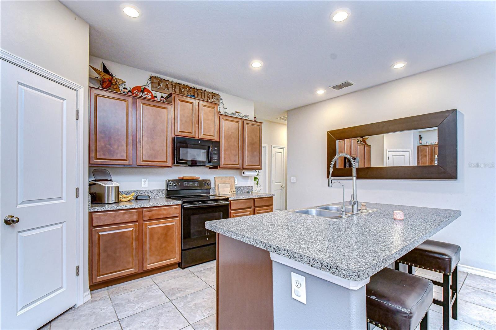 6823 HAZELNUT SPICE DR, SUN CITY CENTER, FL, 33573