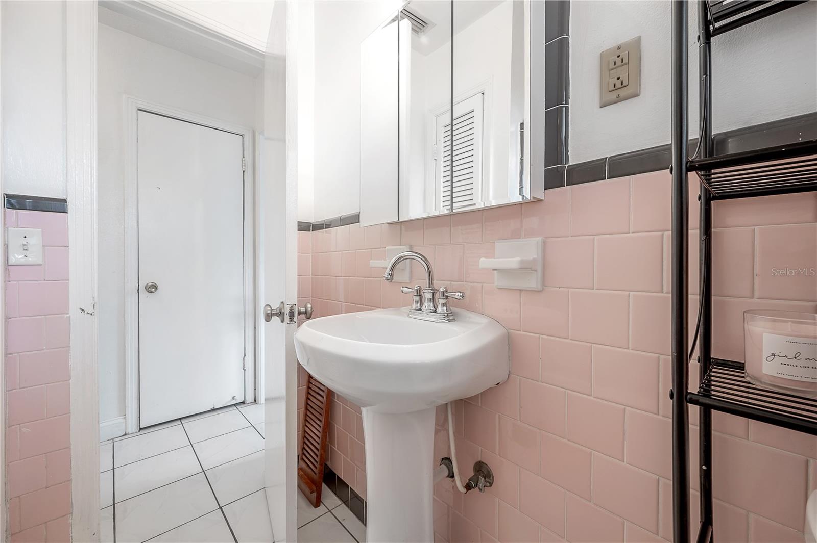 2119 W HENRY AVE, TAMPA, FL, 33603