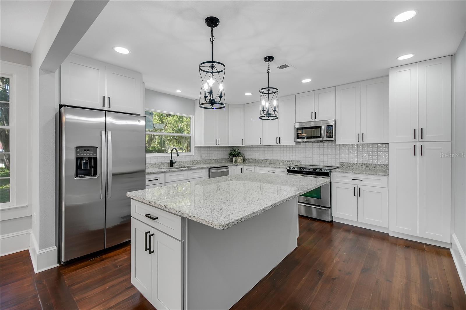 30437 ORANGE DR, LEESBURG, FL, 34748