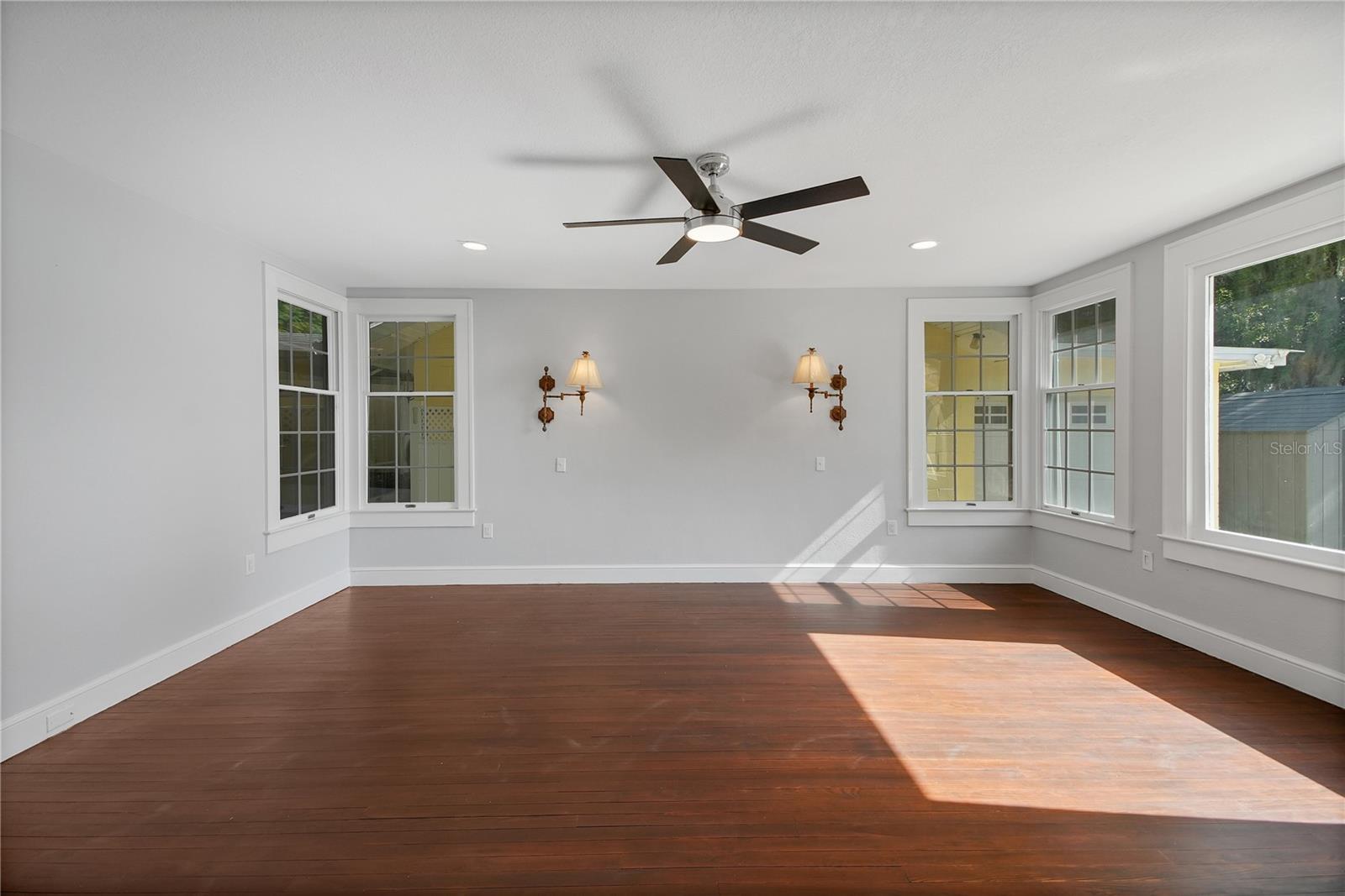 30437 ORANGE DR, LEESBURG, FL, 34748