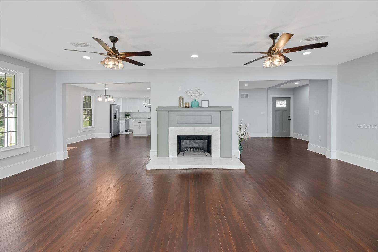 30437 ORANGE DR, LEESBURG, FL, 34748