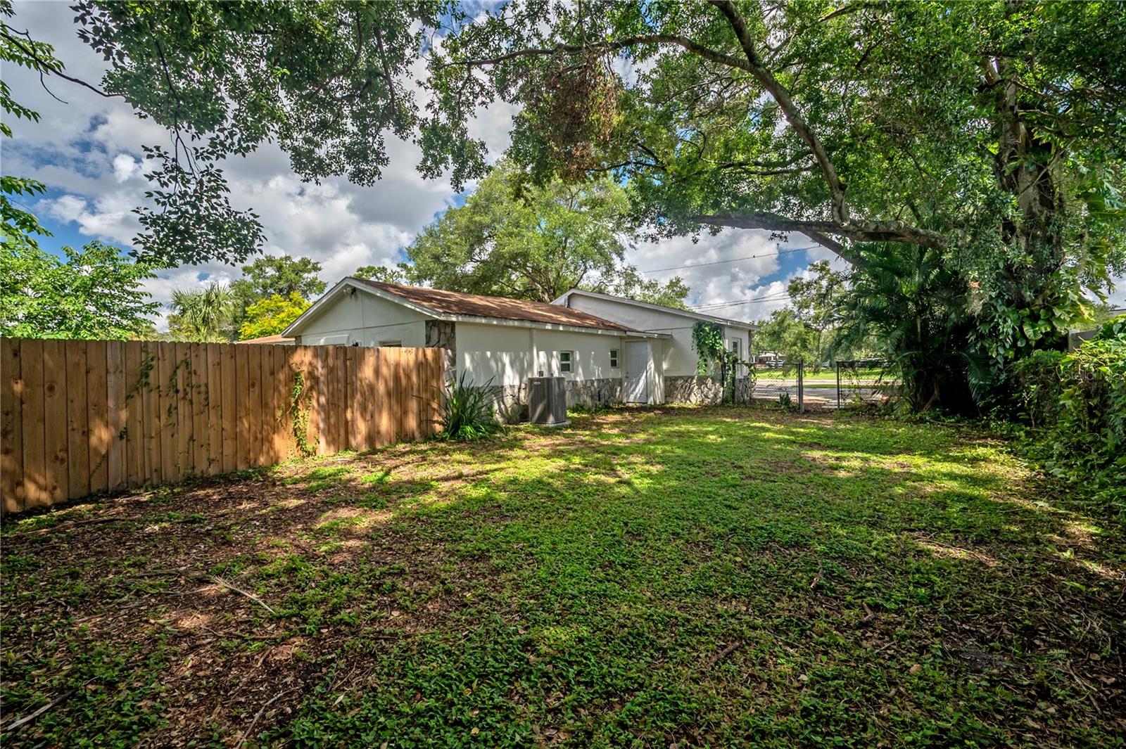 2307 E OSBORNE AVE, TAMPA, FL, 33610