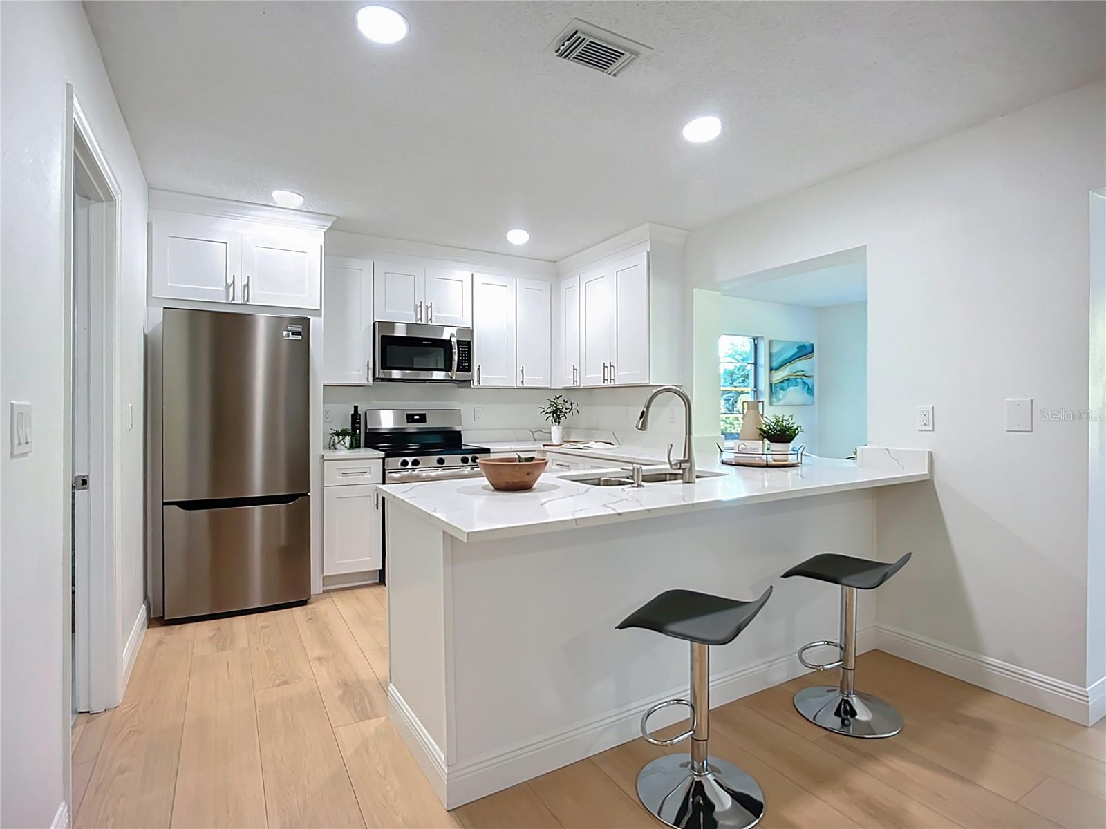 2014 HAMPSTEAD CIR, SUN CITY CENTER, FL, 33573