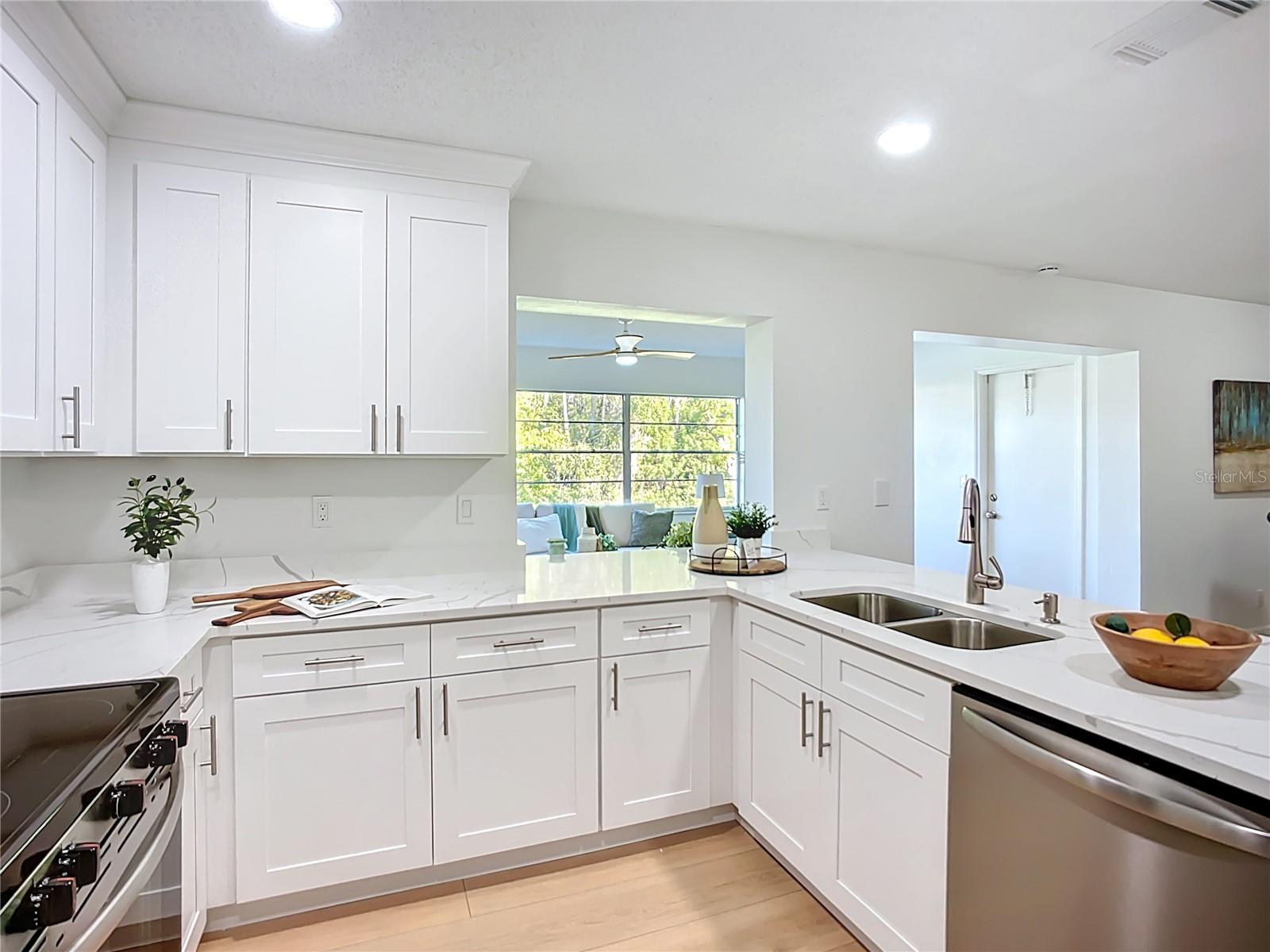 2014 HAMPSTEAD CIR, SUN CITY CENTER, FL, 33573