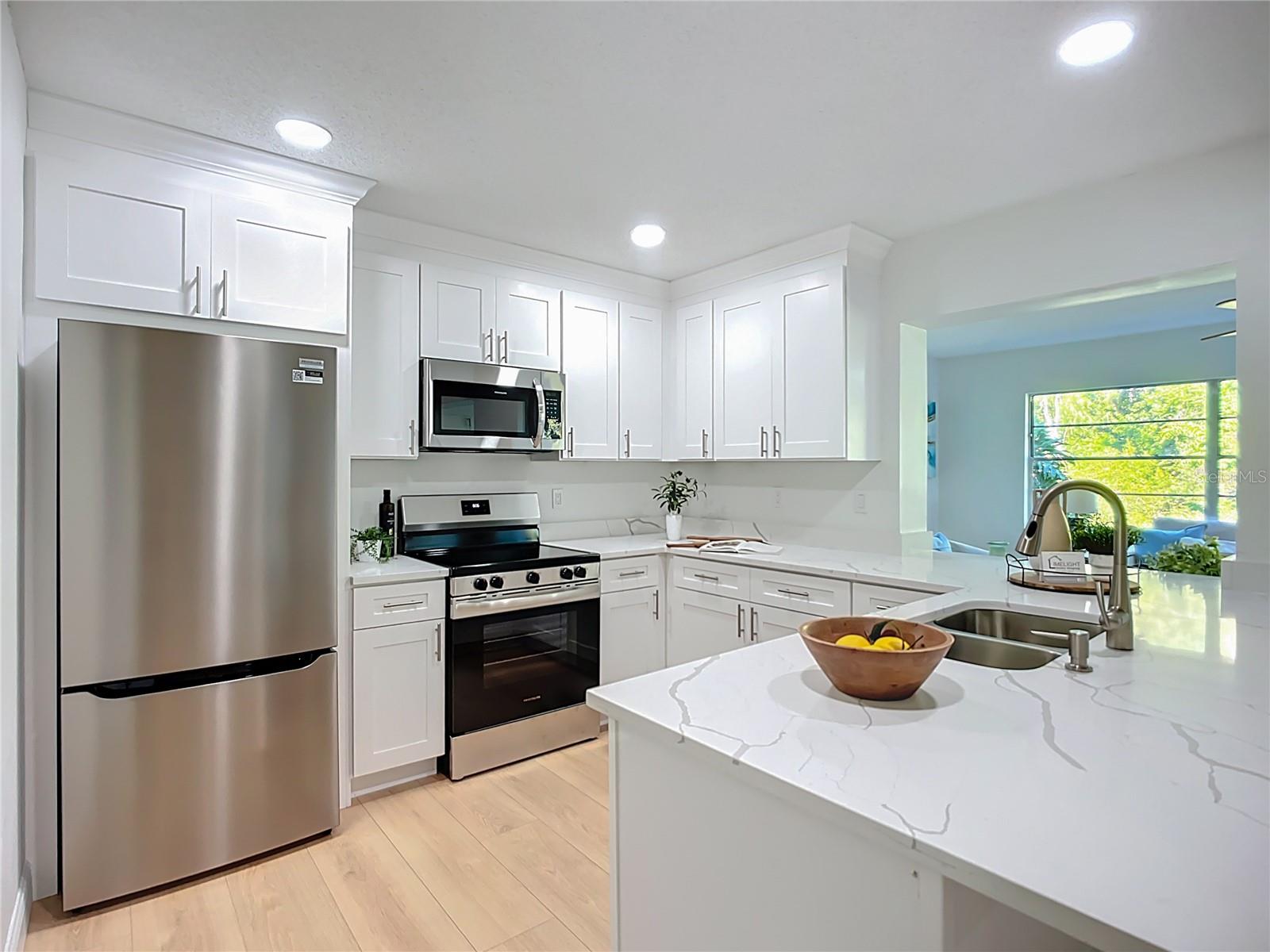 2014 HAMPSTEAD CIR, SUN CITY CENTER, FL, 33573