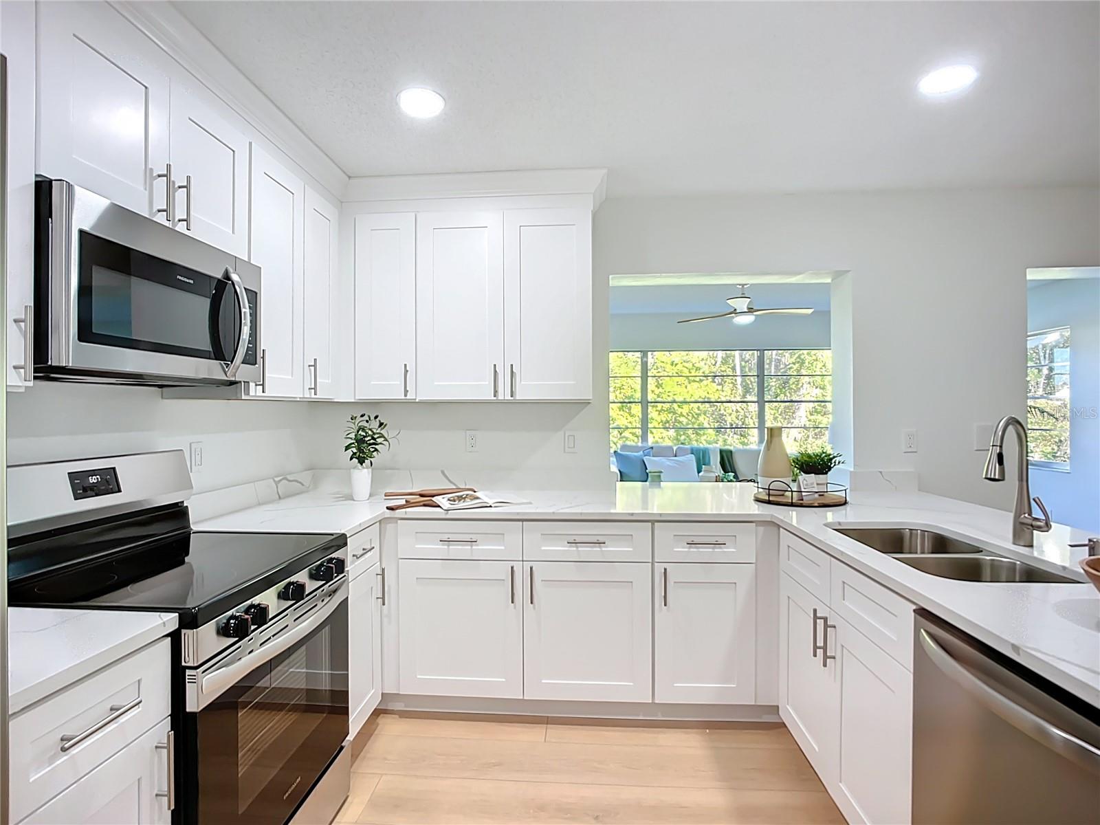 2014 HAMPSTEAD CIR, SUN CITY CENTER, FL, 33573