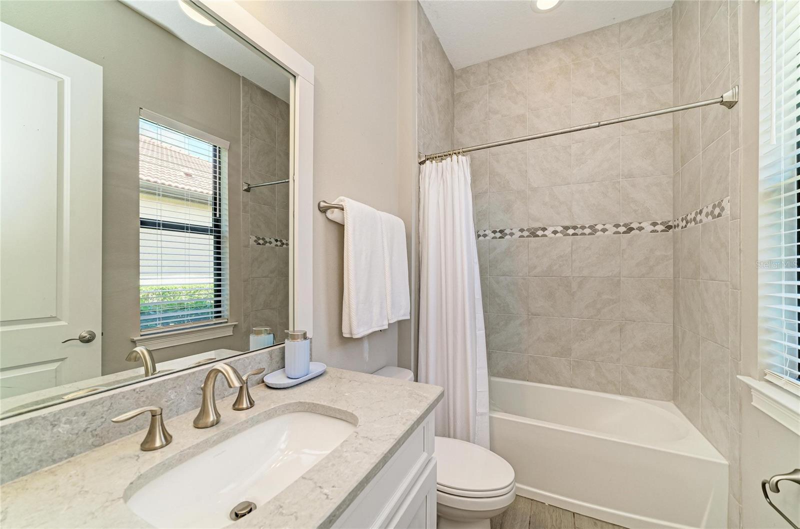 352 MARAVIYA BLVD, NOKOMIS, FL, 34275