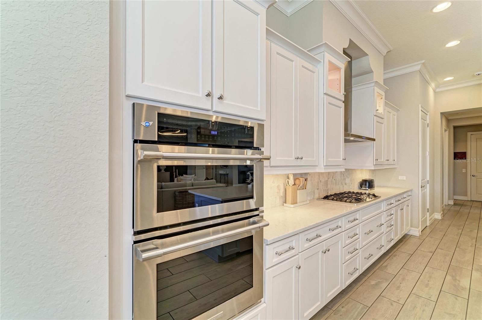 352 MARAVIYA BLVD, NOKOMIS, FL, 34275