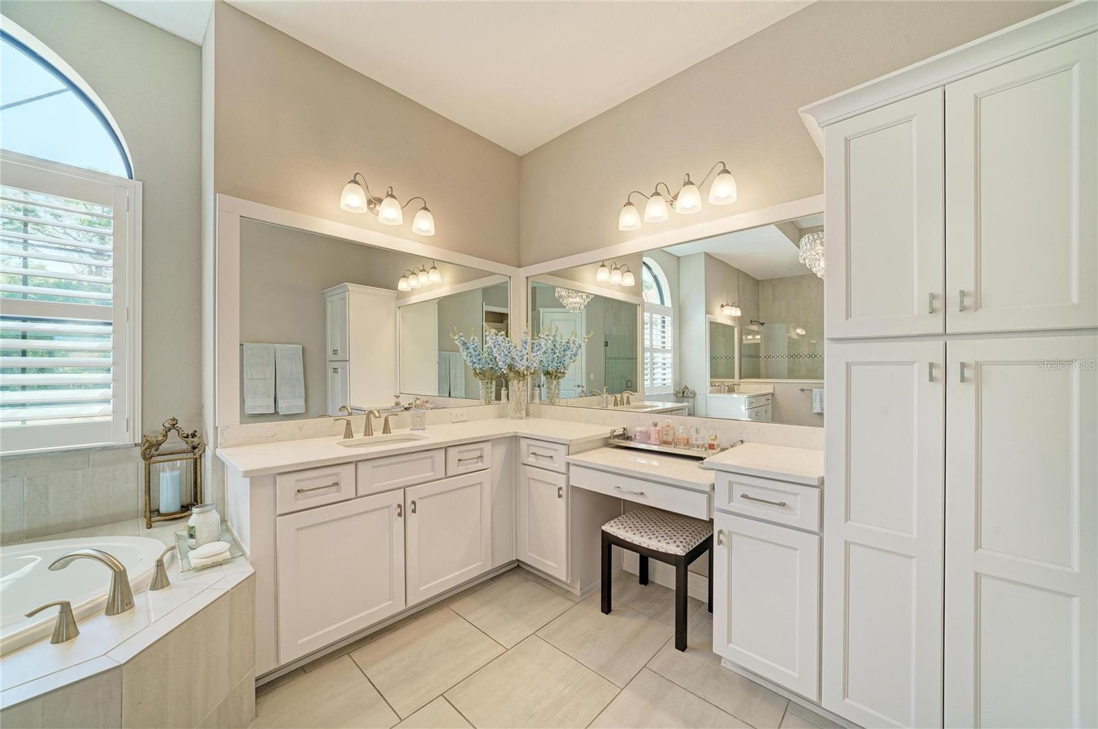 352 MARAVIYA BLVD, NOKOMIS, FL, 34275