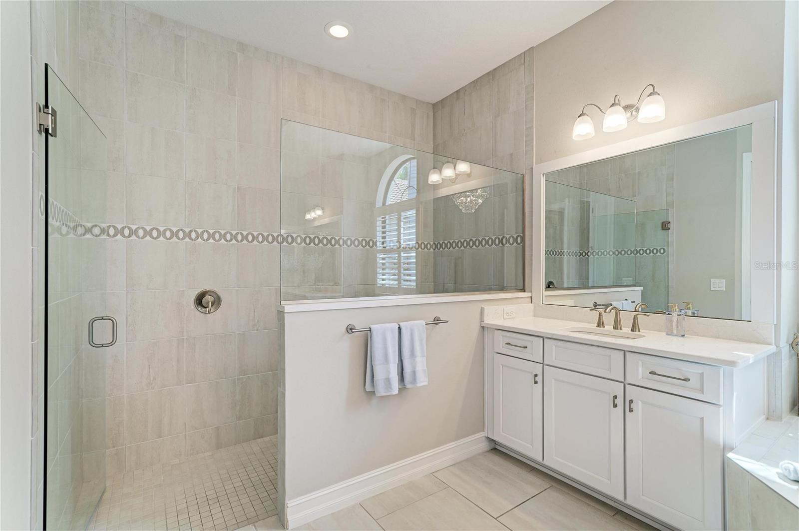 352 MARAVIYA BLVD, NOKOMIS, FL, 34275