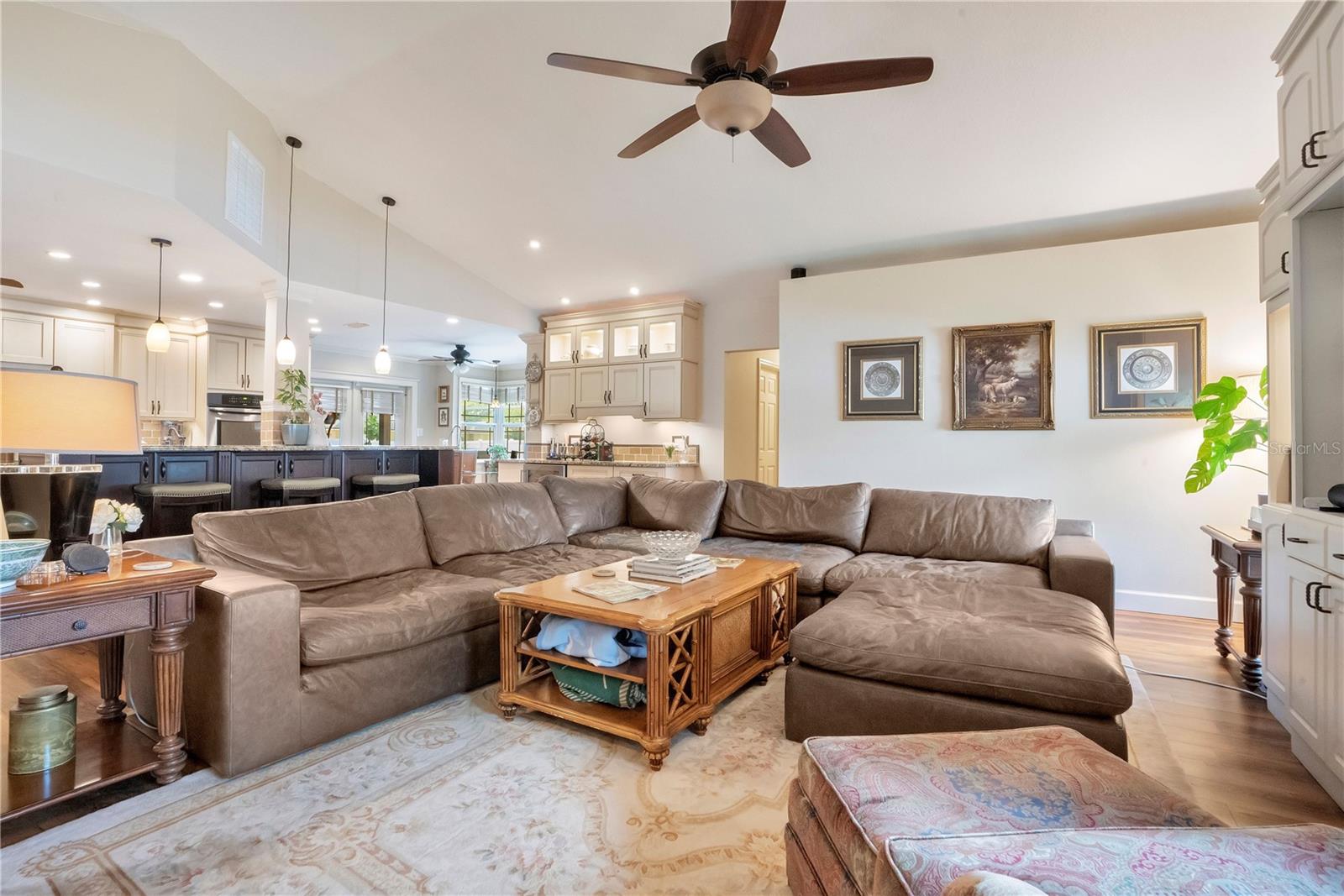 708 HUNTERS RUN BLVD, LAKELAND, FL, 33809