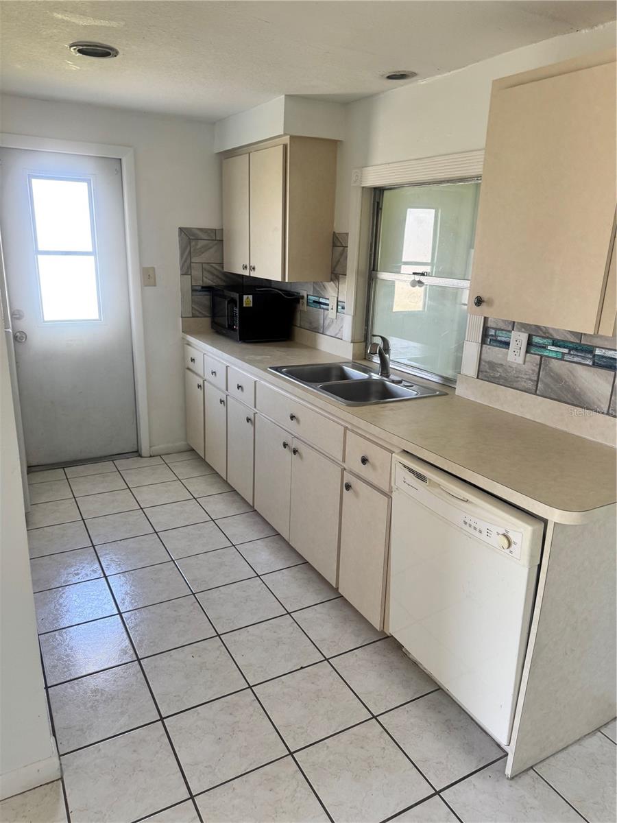 166 DARTMOUTH DR NW, PORT CHARLOTTE, FL, 33952