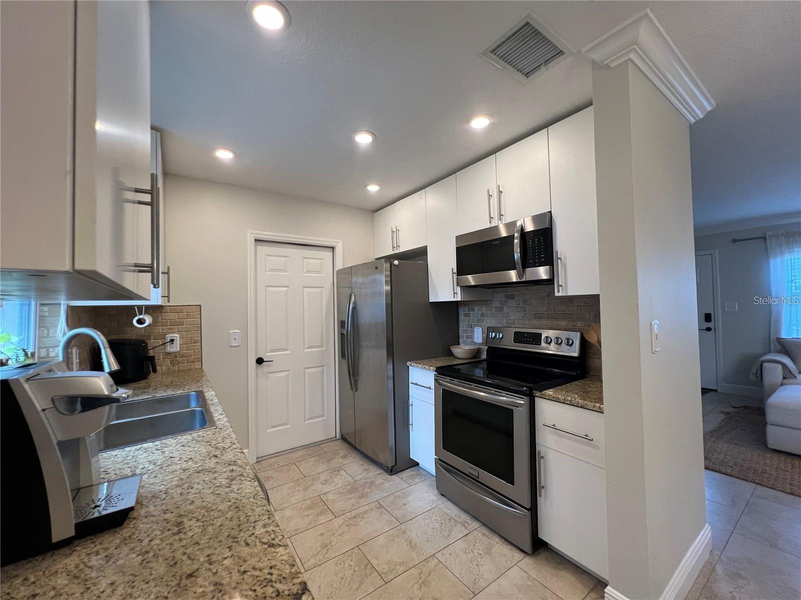 3748 MANATEE DR SE, ST PETERSBURG, FL, 33705