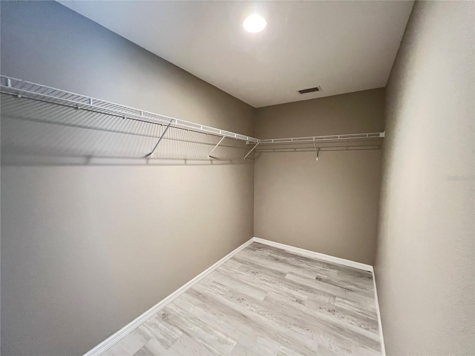 8 FISHER LOOP CRSE, OCKLAWAHA, FL, 32179