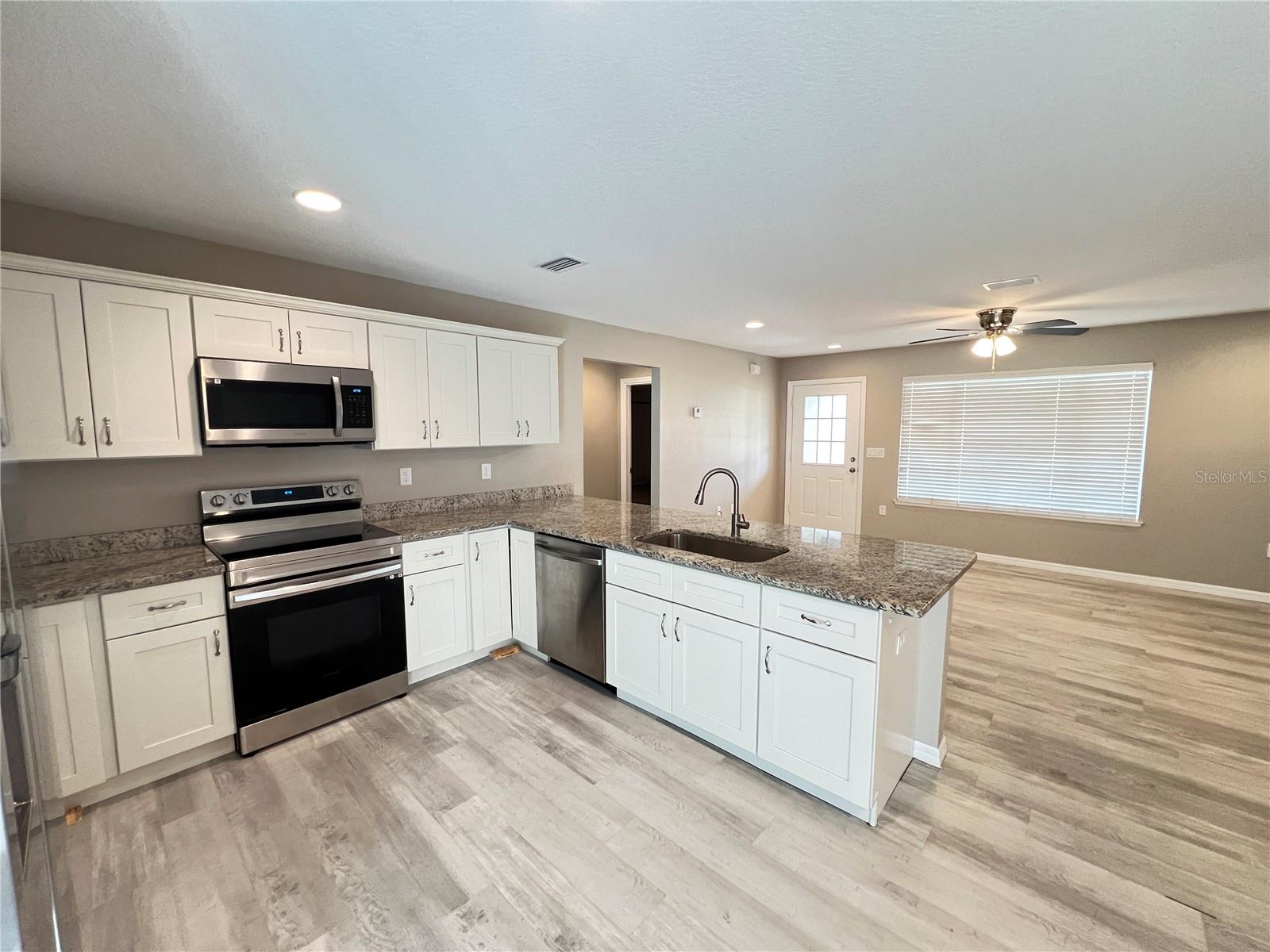 8 FISHER LOOP CRSE, OCKLAWAHA, FL, 32179