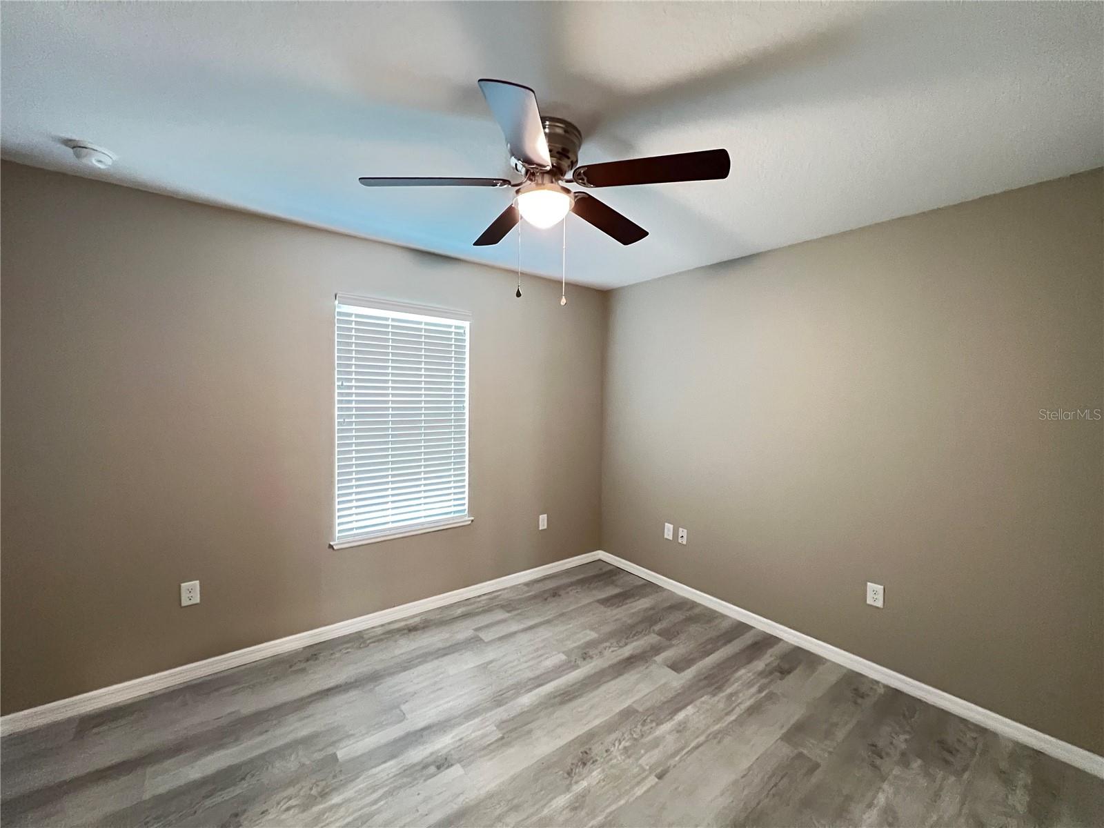 8 FISHER LOOP CRSE, OCKLAWAHA, FL, 32179