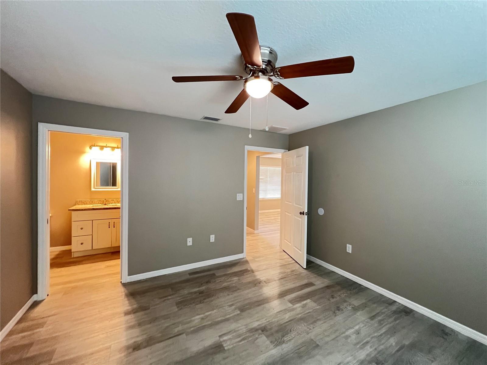 8 FISHER LOOP CRSE, OCKLAWAHA, FL, 32179