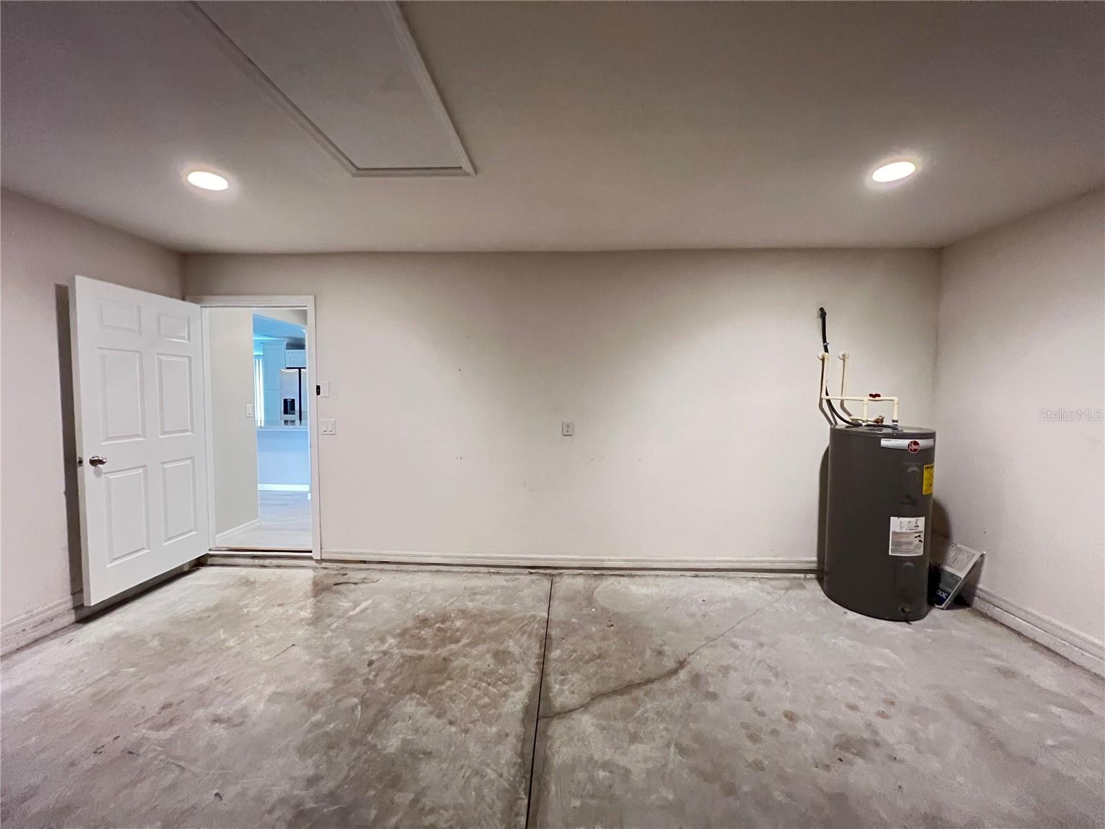 8 FISHER LOOP CRSE, OCKLAWAHA, FL, 32179