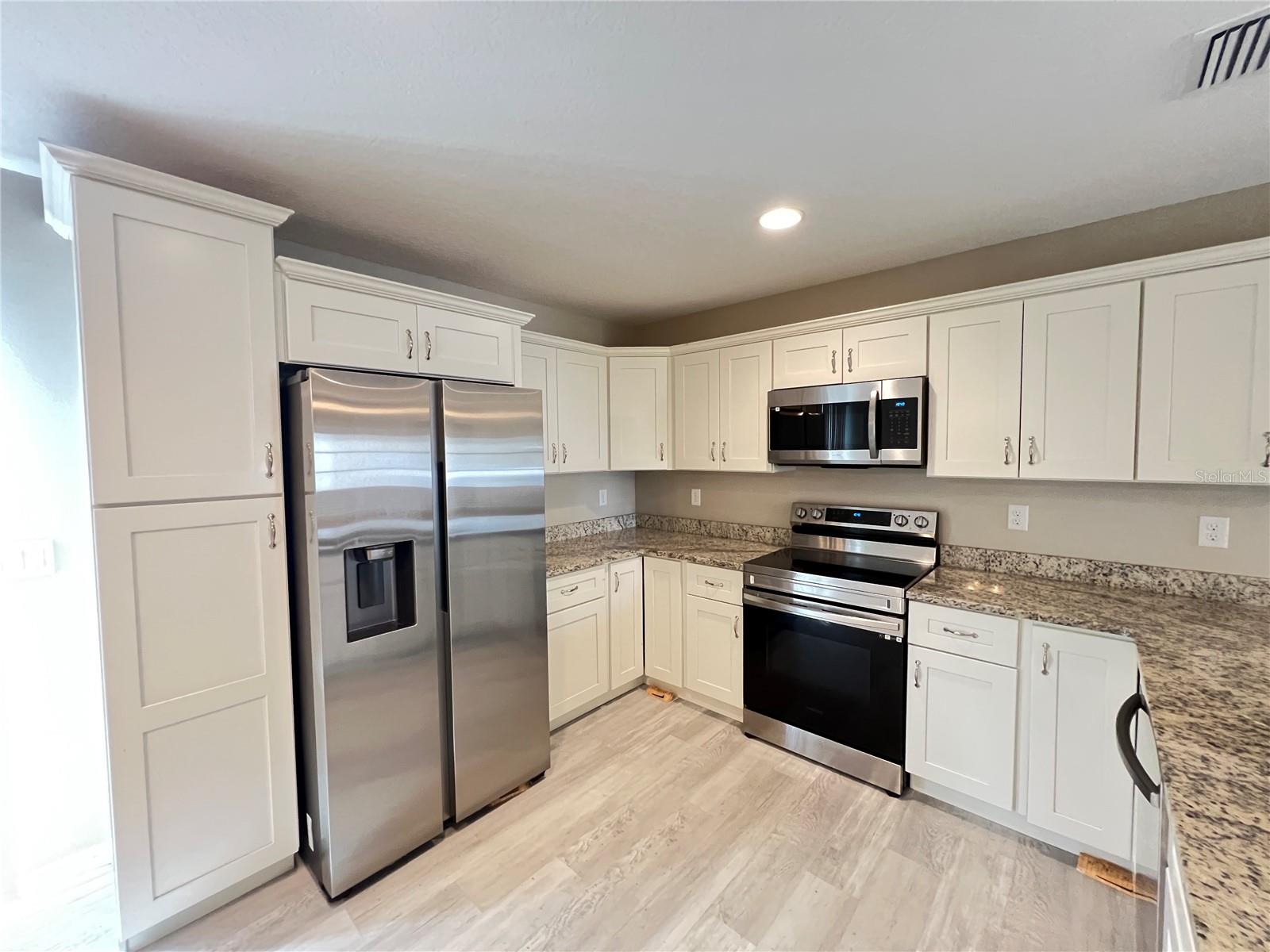 8 FISHER LOOP CRSE, OCKLAWAHA, FL, 32179