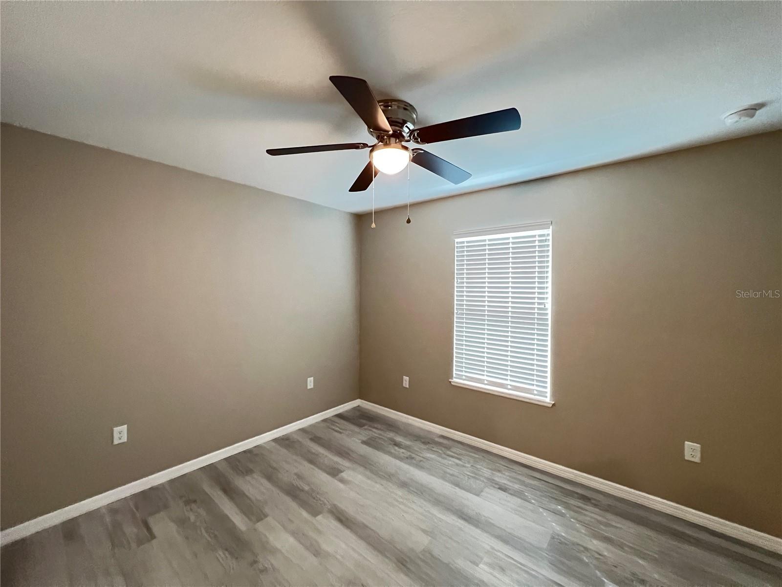 8 FISHER LOOP CRSE, OCKLAWAHA, FL, 32179