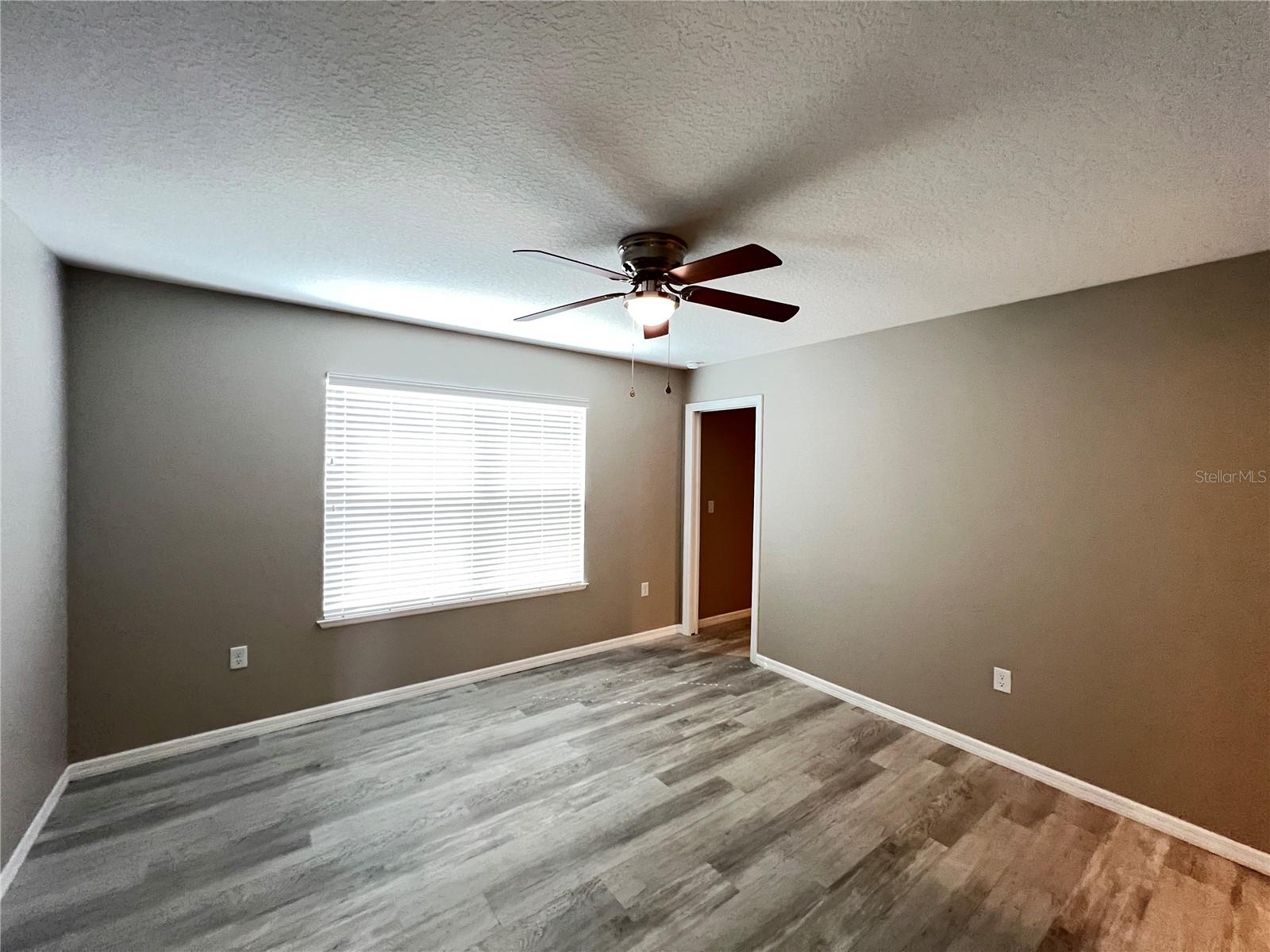 8 FISHER LOOP CRSE, OCKLAWAHA, FL, 32179