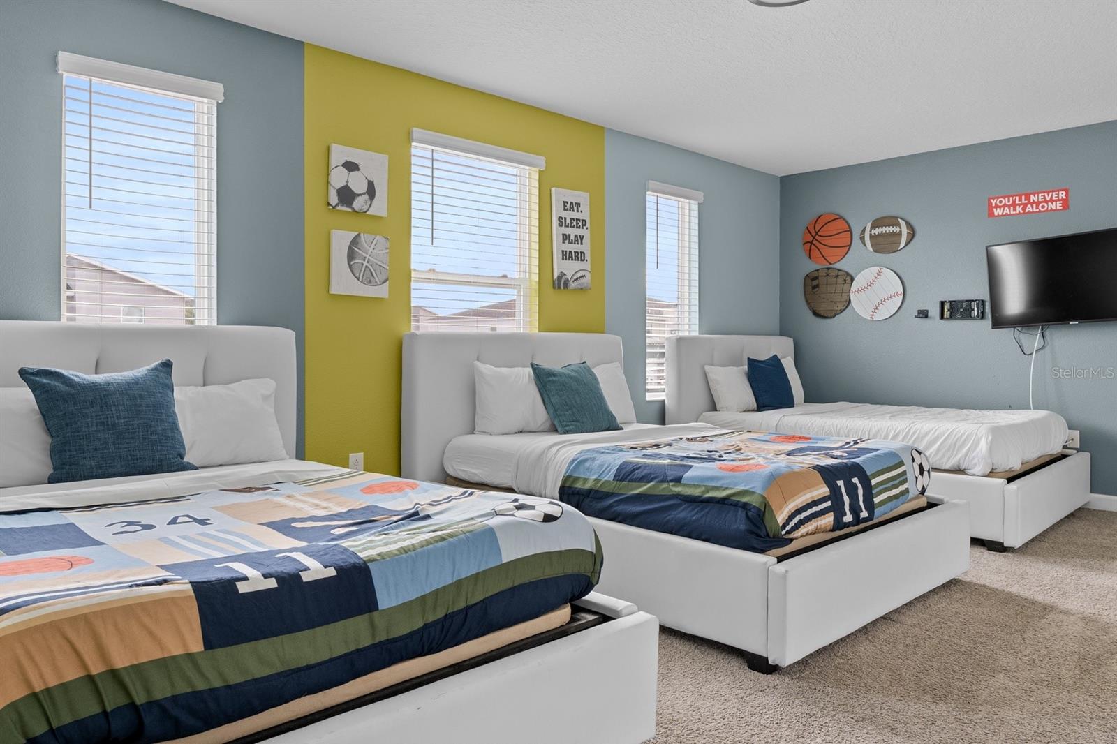 8876 CABOT CLIFFS DR, DAVENPORT, FL, 33896