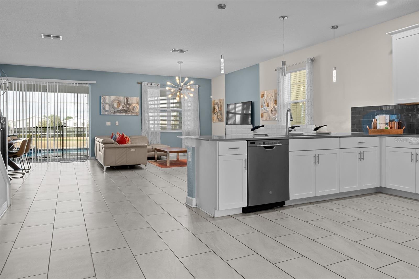 8876 CABOT CLIFFS DR, DAVENPORT, FL, 33896