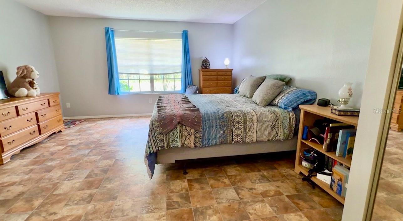 301 OAK TRACK DR, OCALA, FL, 34472