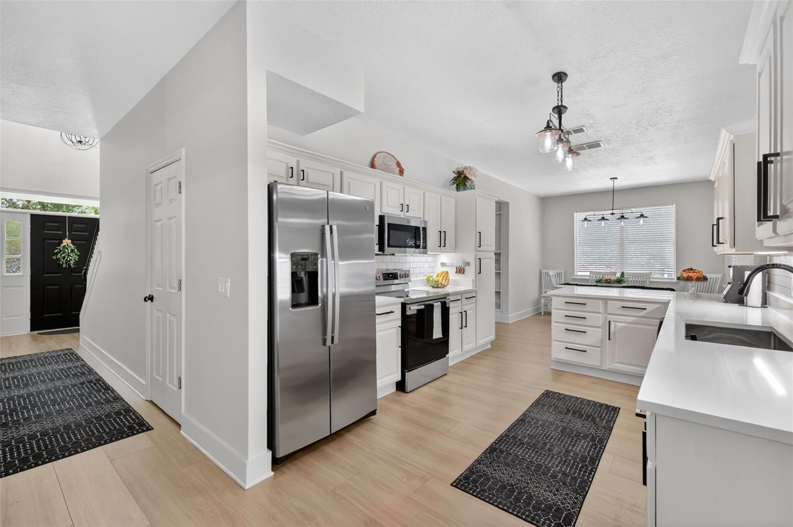 250 N WALKER ST, OAKLAND, FL, 34760