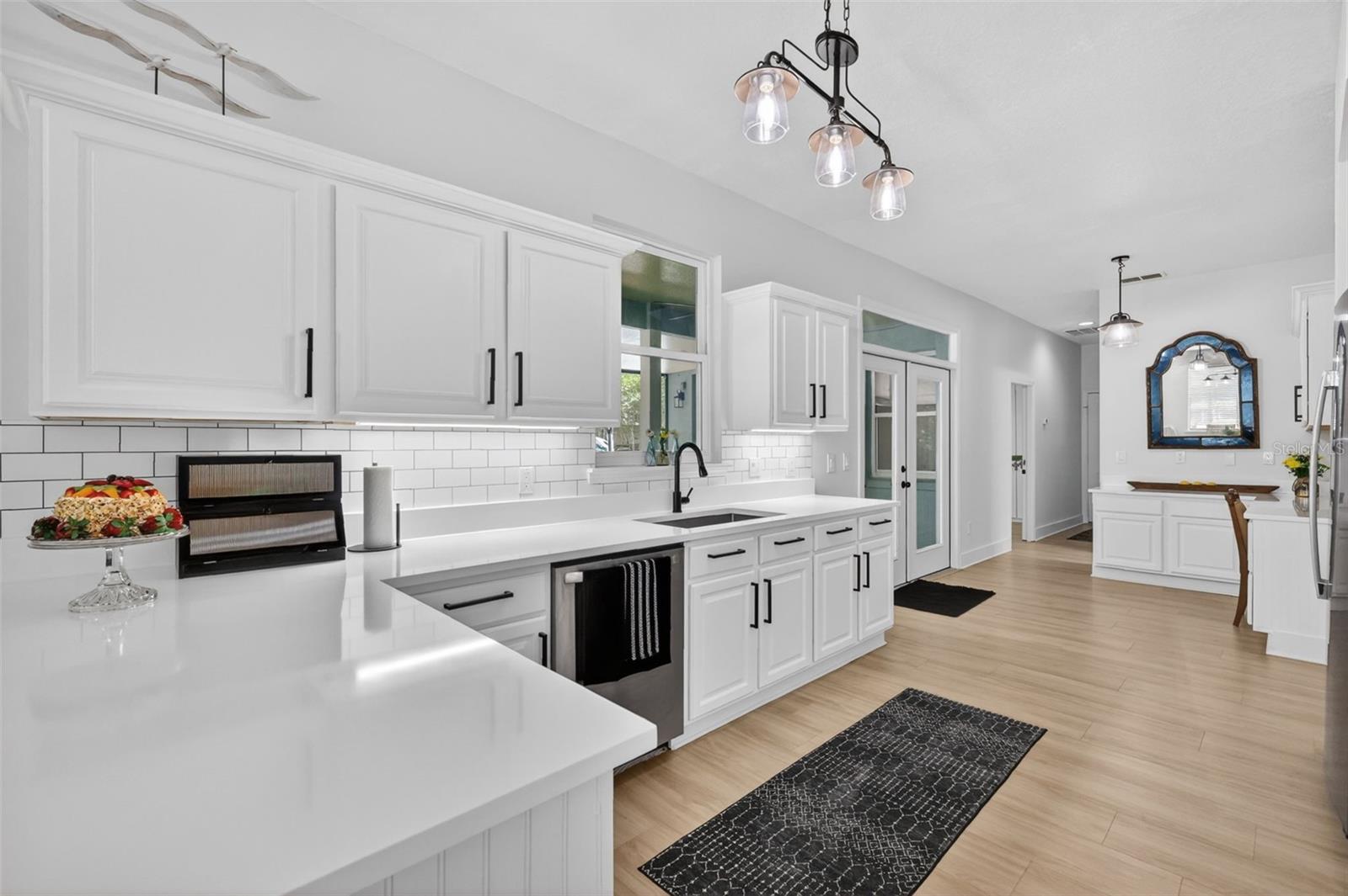 250 N WALKER ST, OAKLAND, FL, 34760