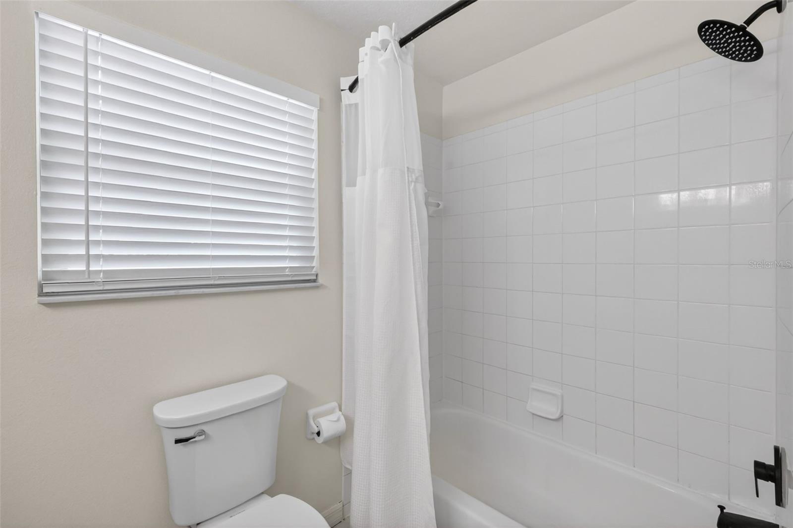 250 N WALKER ST, OAKLAND, FL, 34760