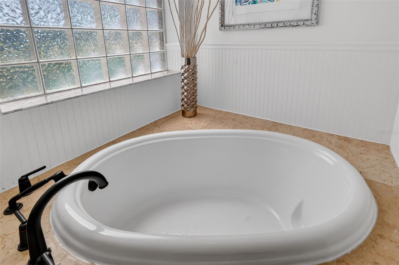 250 N WALKER ST, OAKLAND, FL, 34760