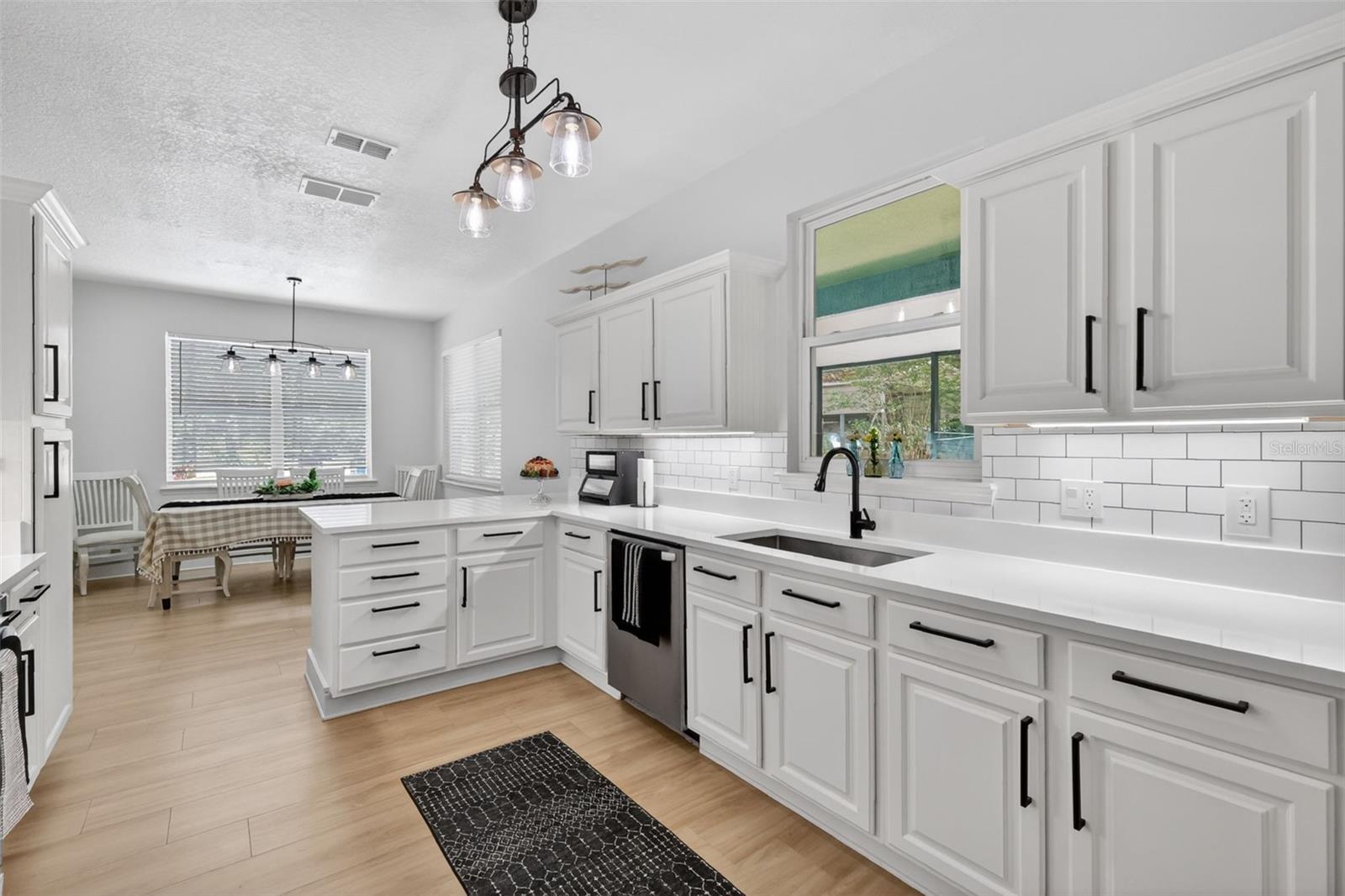 250 N WALKER ST, OAKLAND, FL, 34760