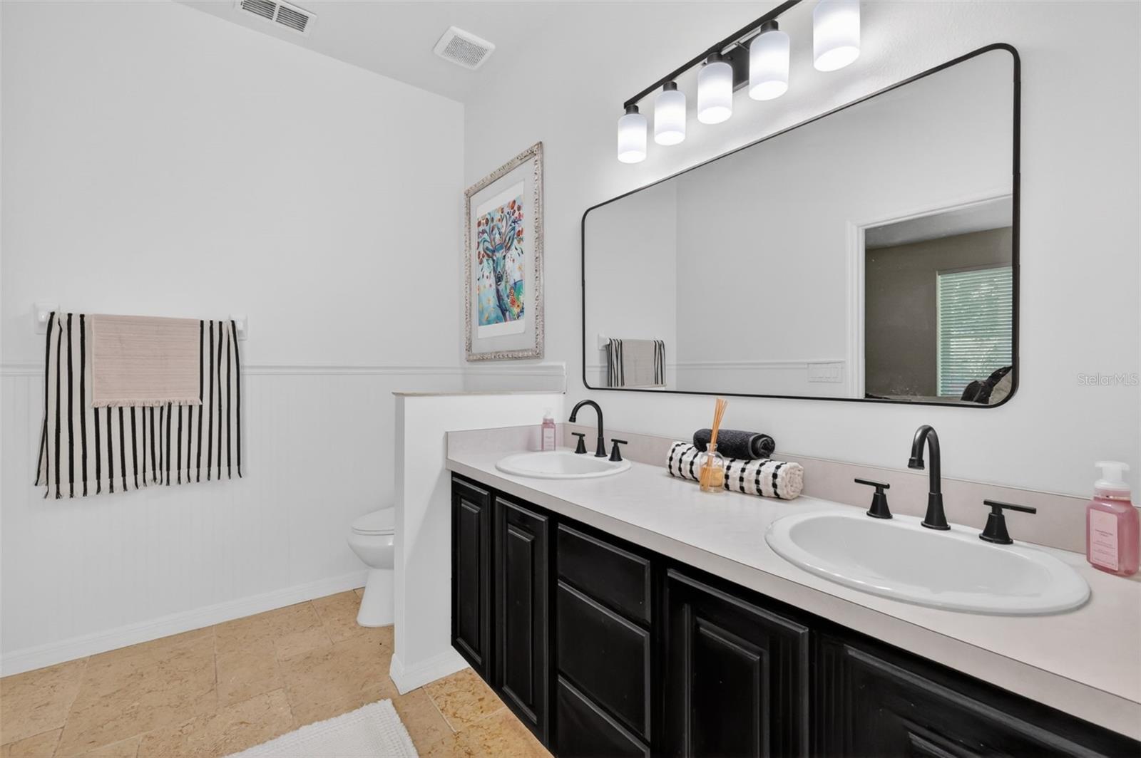 250 N WALKER ST, OAKLAND, FL, 34760