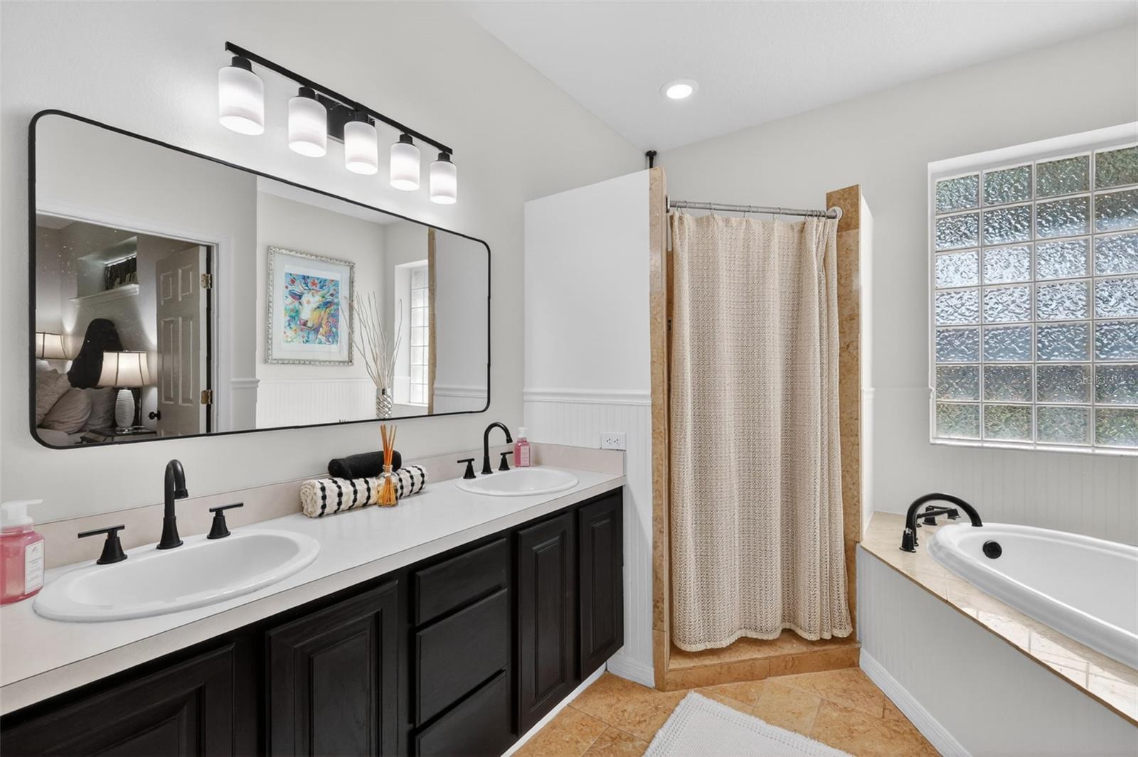 250 N WALKER ST, OAKLAND, FL, 34760