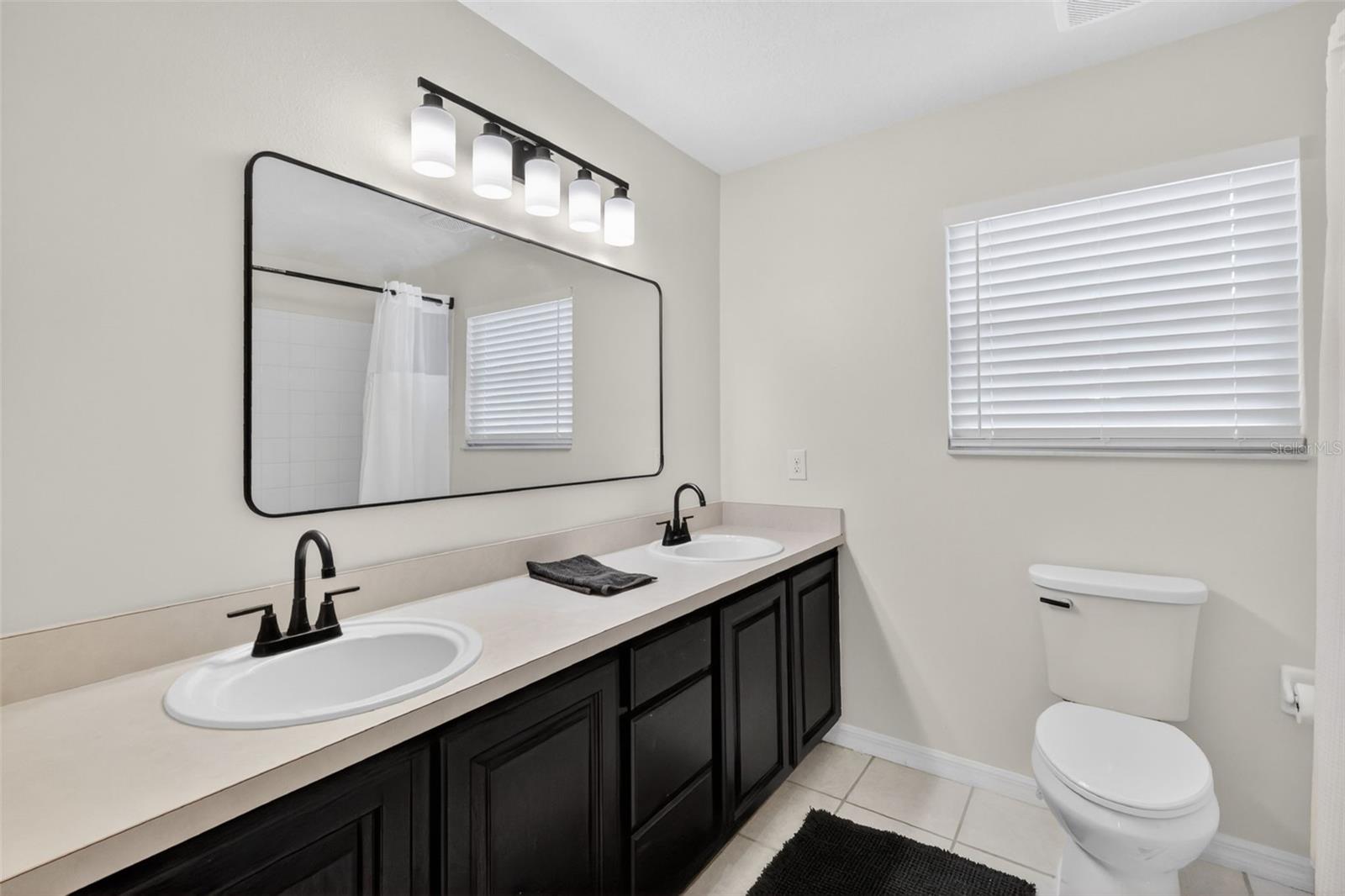 250 N WALKER ST, OAKLAND, FL, 34760