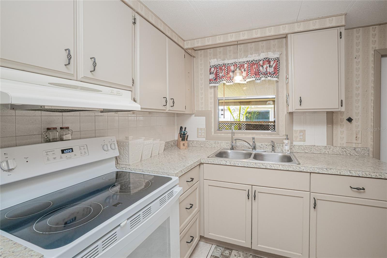 24437 HARBOR VIEW RD #13, PUNTA GORDA, FL, 33980