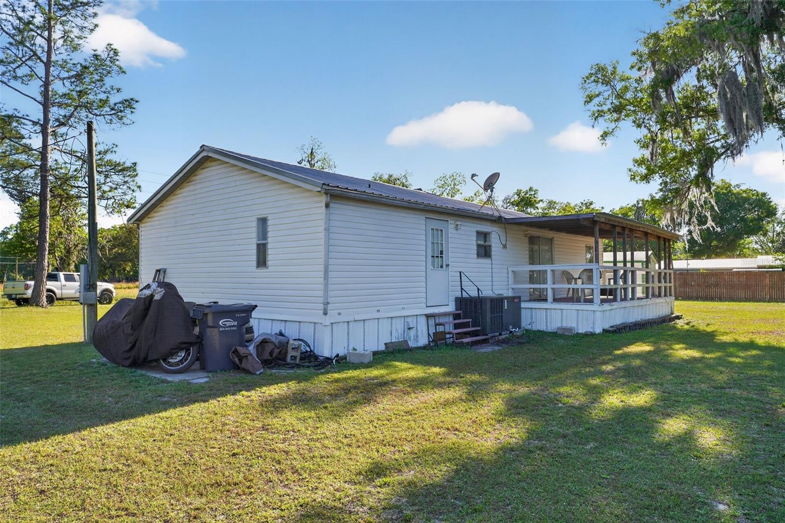 27132 NEW FRONT ST, HILLIARD, FL, 32046