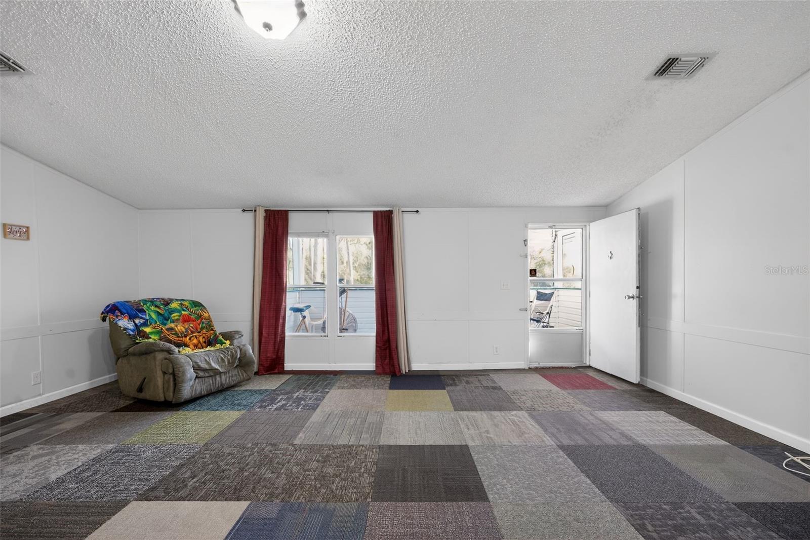 27132 NEW FRONT ST, HILLIARD, FL, 32046