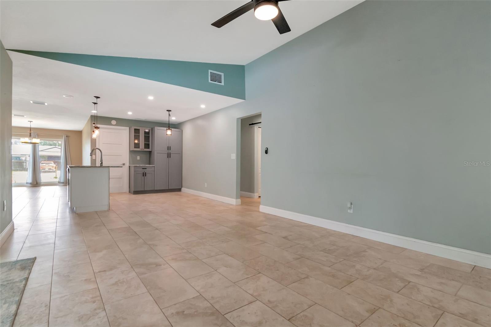 16120 OAKMANOR DR, TAMPA, FL, 33624