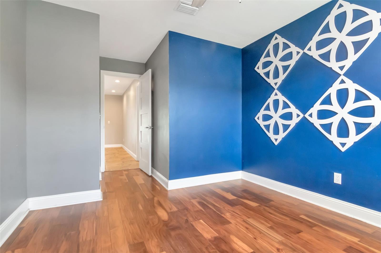 16120 OAKMANOR DR, TAMPA, FL, 33624