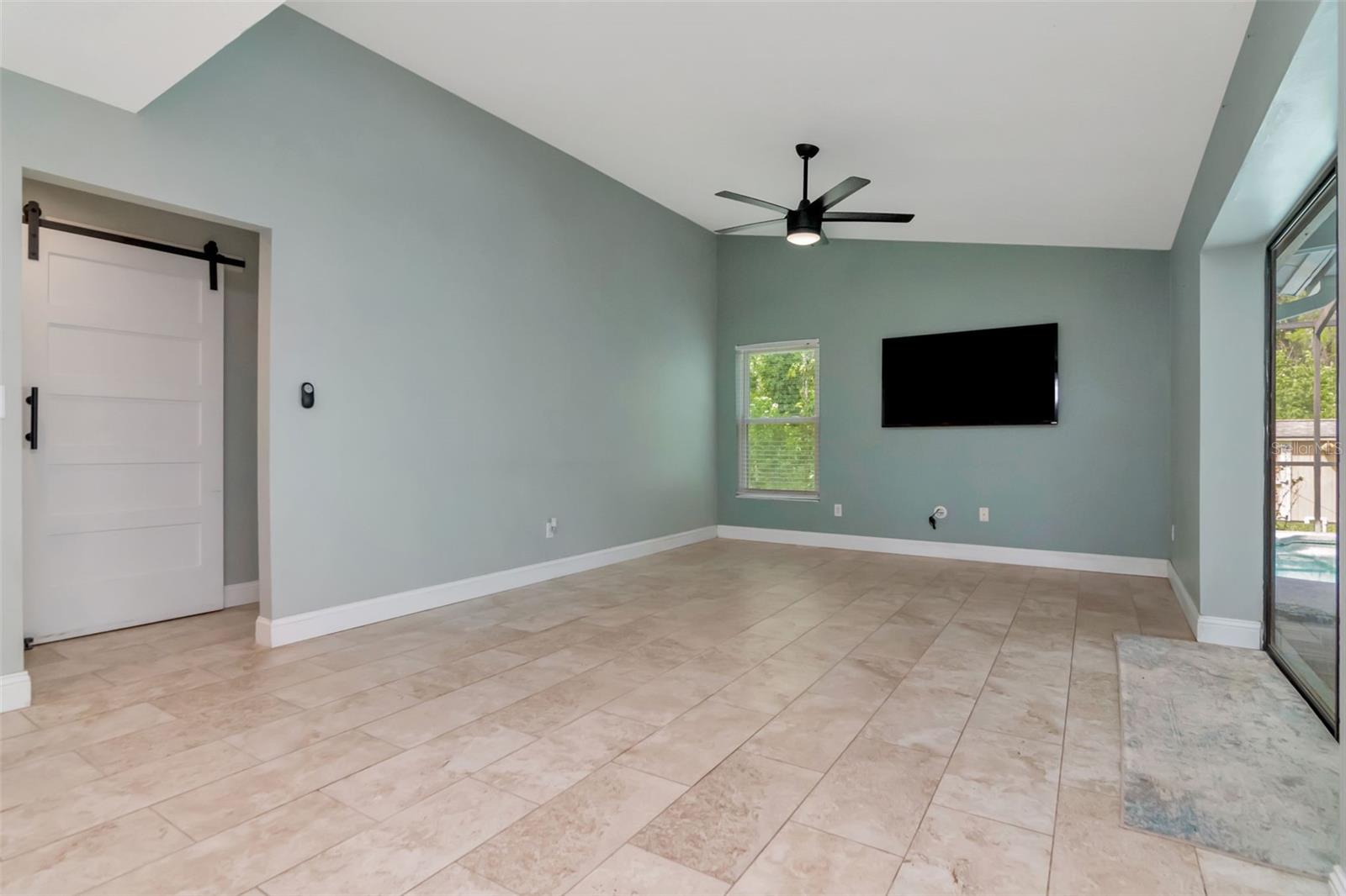 16120 OAKMANOR DR, TAMPA, FL, 33624