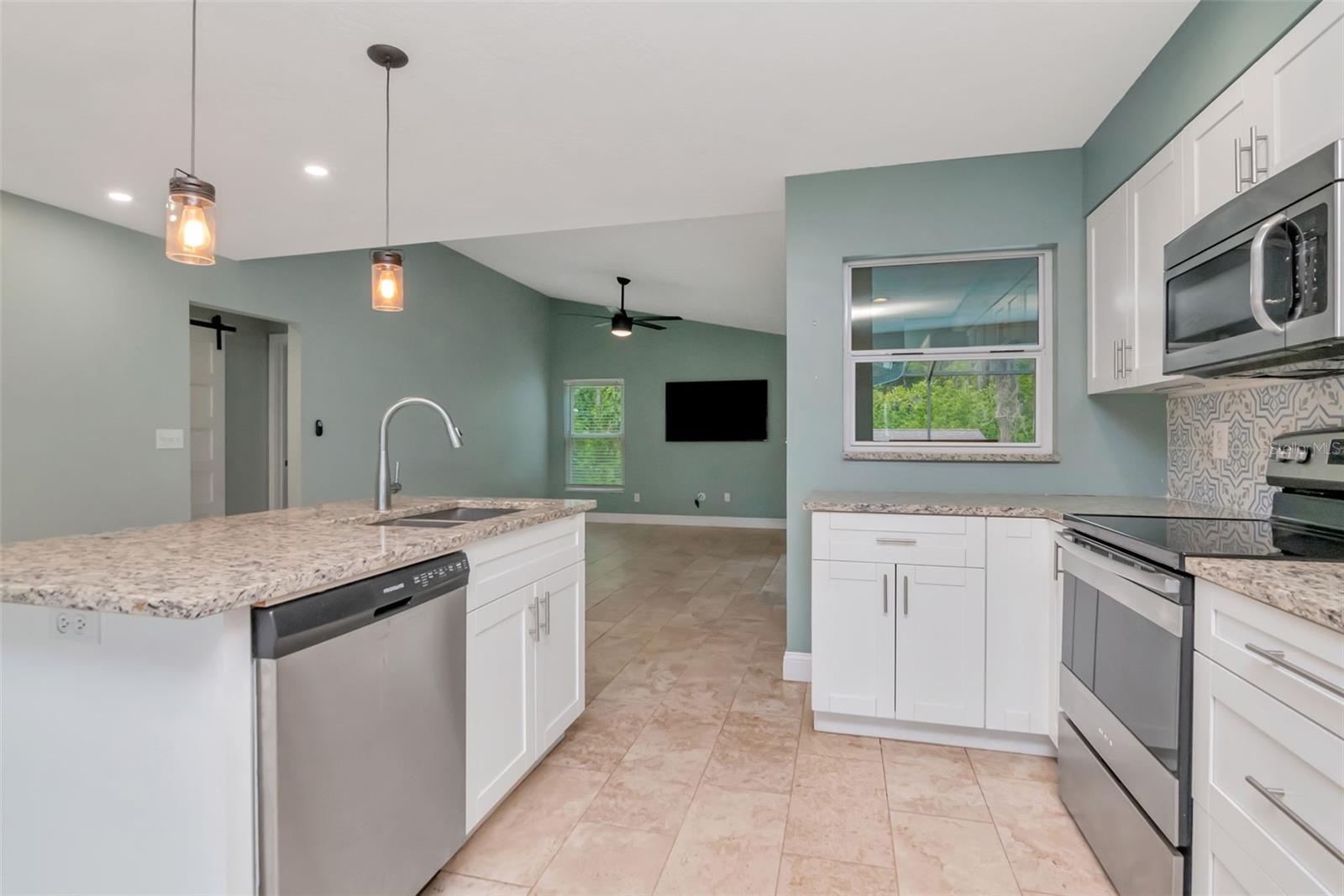 16120 OAKMANOR DR, TAMPA, FL, 33624