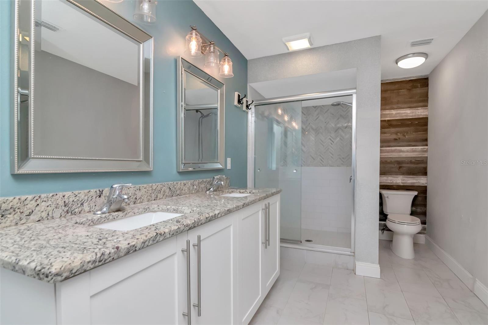 16120 OAKMANOR DR, TAMPA, FL, 33624