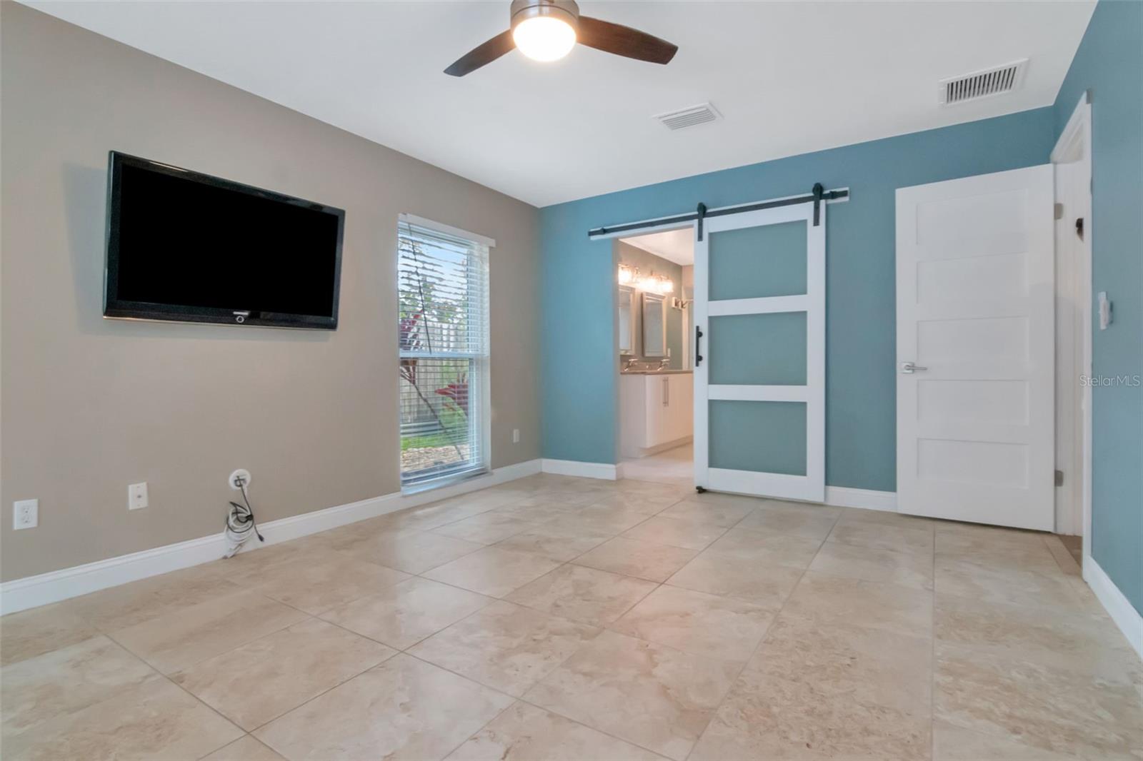 16120 OAKMANOR DR, TAMPA, FL, 33624