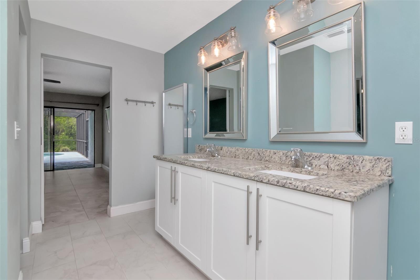 16120 OAKMANOR DR, TAMPA, FL, 33624