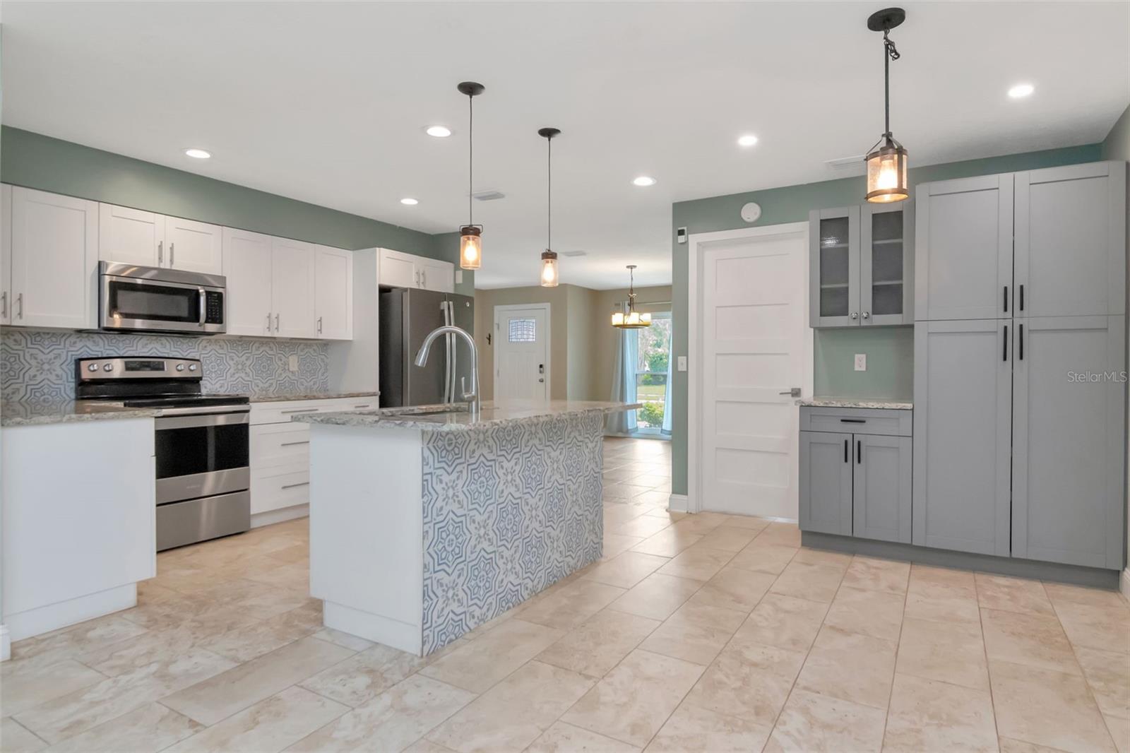 16120 OAKMANOR DR, TAMPA, FL, 33624