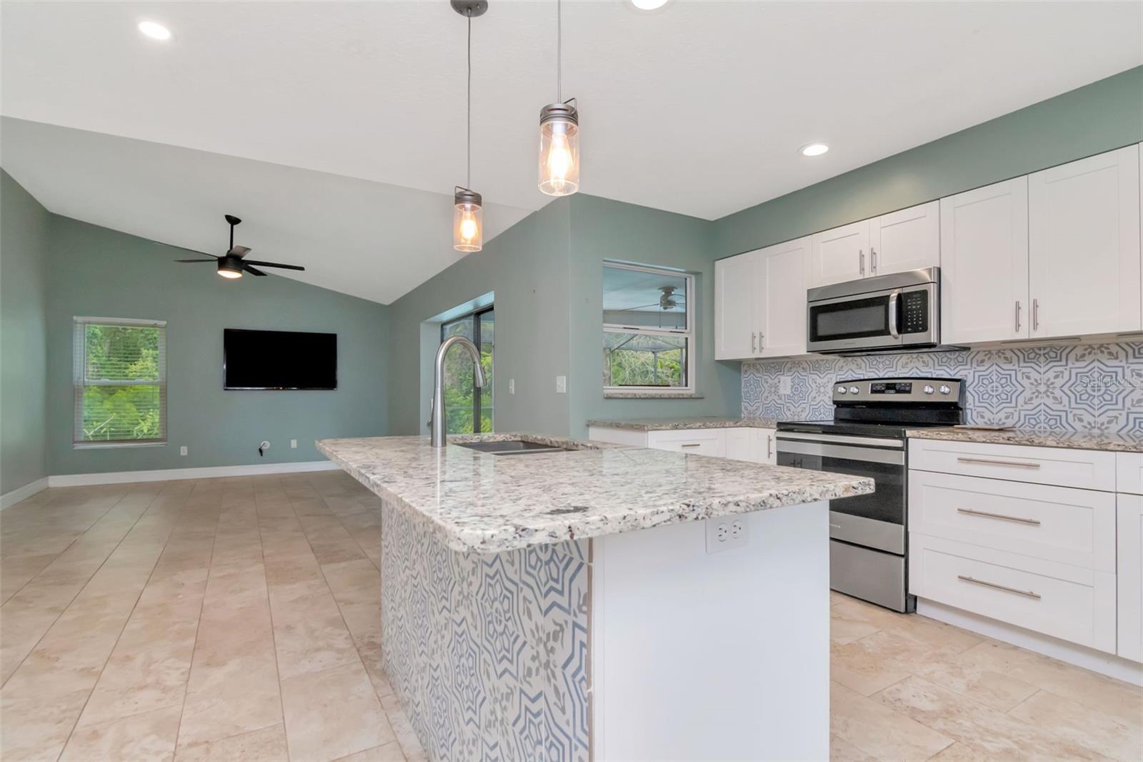 16120 OAKMANOR DR, TAMPA, FL, 33624