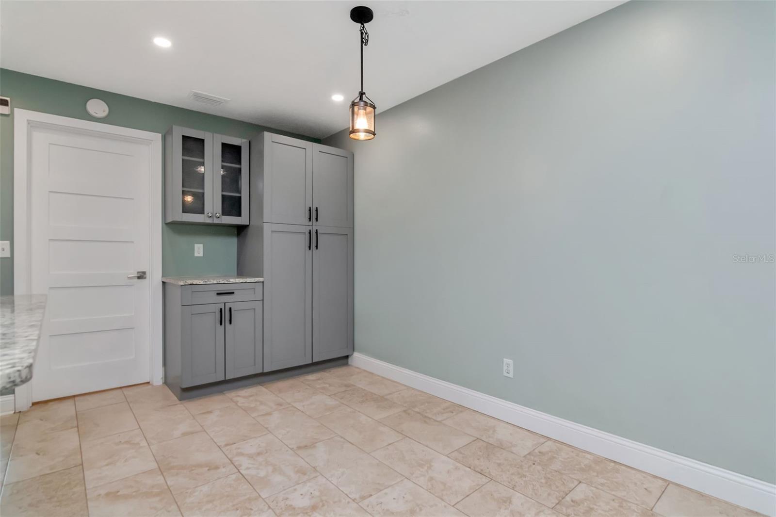 16120 OAKMANOR DR, TAMPA, FL, 33624